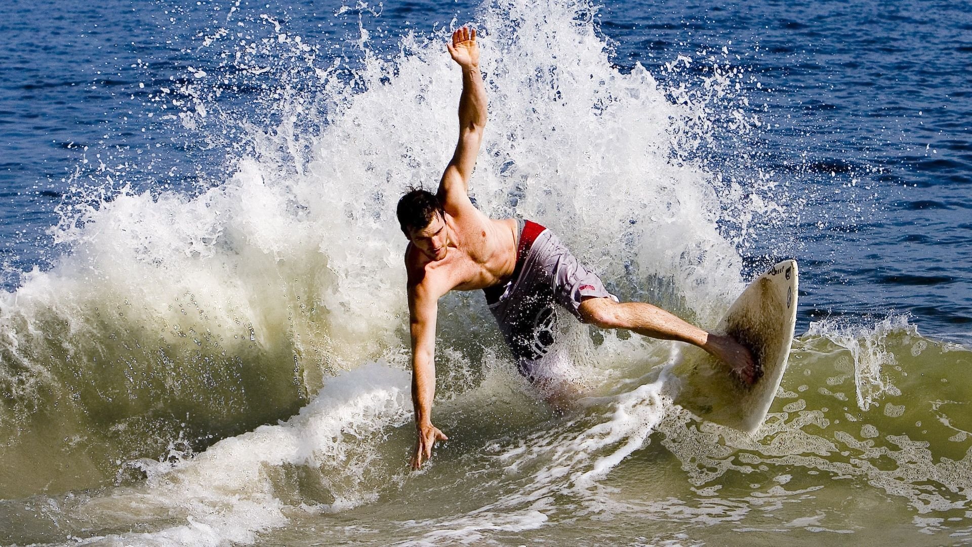 “本土球员表现抢眼，被誉为未来之星”，足球未来之星阵容